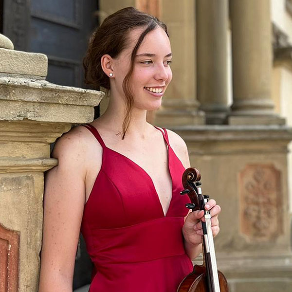Die Violinistin Elena Meyer aus Hannover.