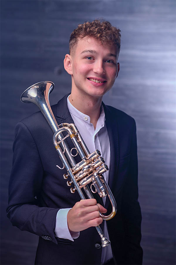 Am kommenden Sonntag, den 22.03.2026, um 17 Uhr setzt der Trompetist Mateusz Zimnik die Kammerkonzertreihe der Jütting-Stiftung im Musikforum Katharinenkirche fort.