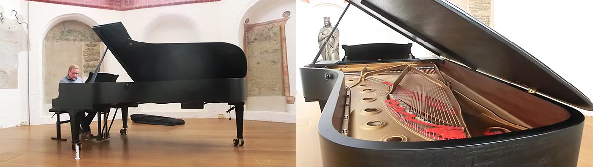 Bilder links & rechts: Musikvorstand Marco Knackstedt überzeugt sich vom Klang des neuen Flügels. | Der Rahmen ist neu, der Resonanzboden aufwendig saniert. 
